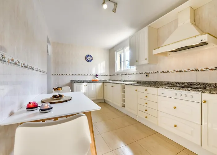 Guzman - Stefka Willa Calpe