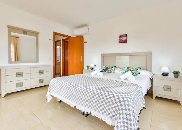 Willa Guzman - Stefka *